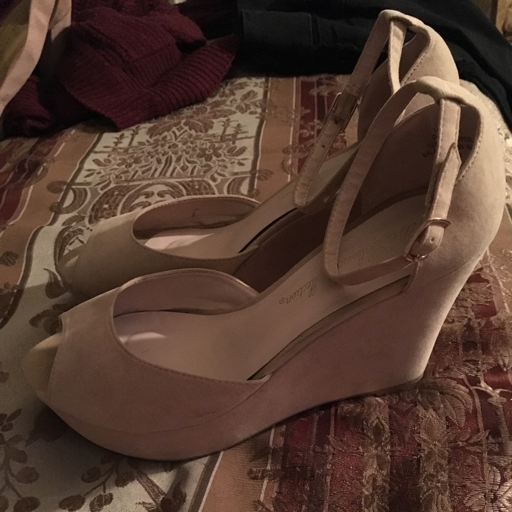 Heels - Picture 2 of 3